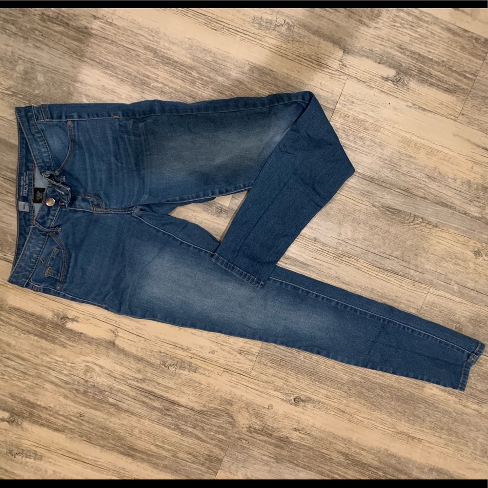 Light wash denim jegging